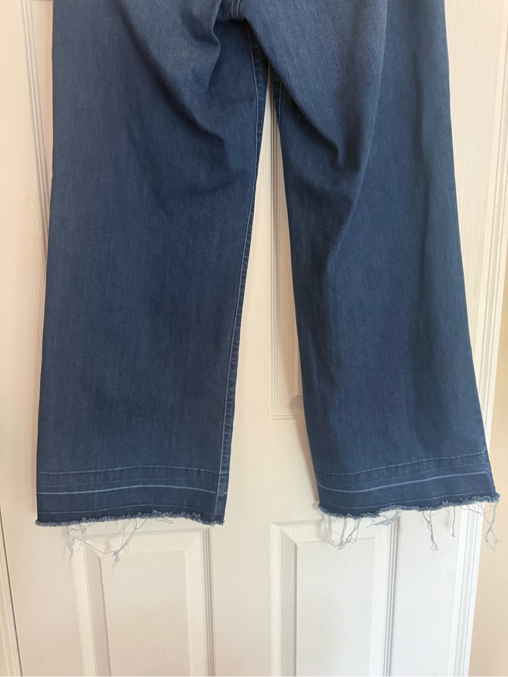 a.n.a. Wide Leg Women’s Jeans - Blue-Frayed Hems Size 12 - Picture 5 of 6